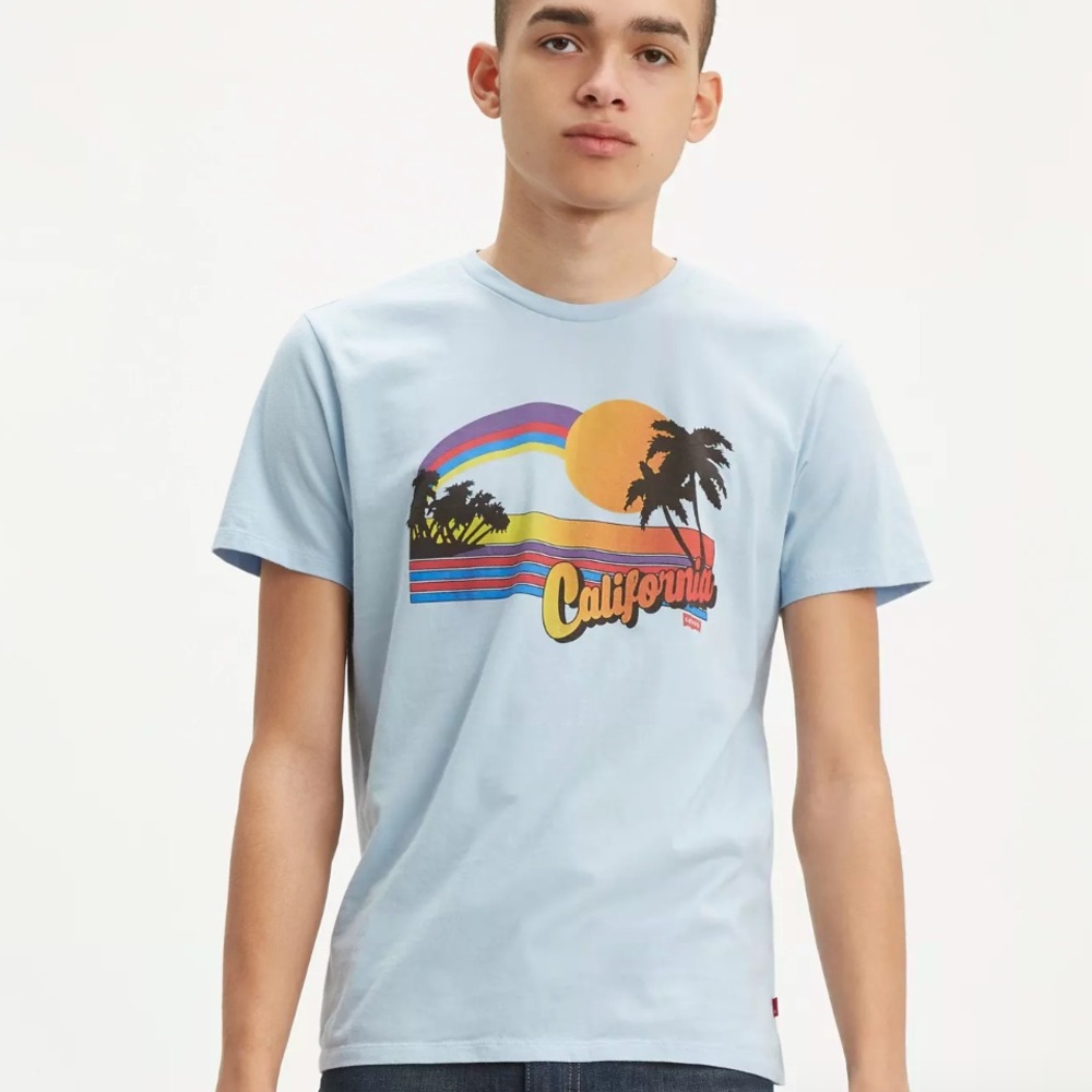 NWT!- Levi vintage vibe California tee